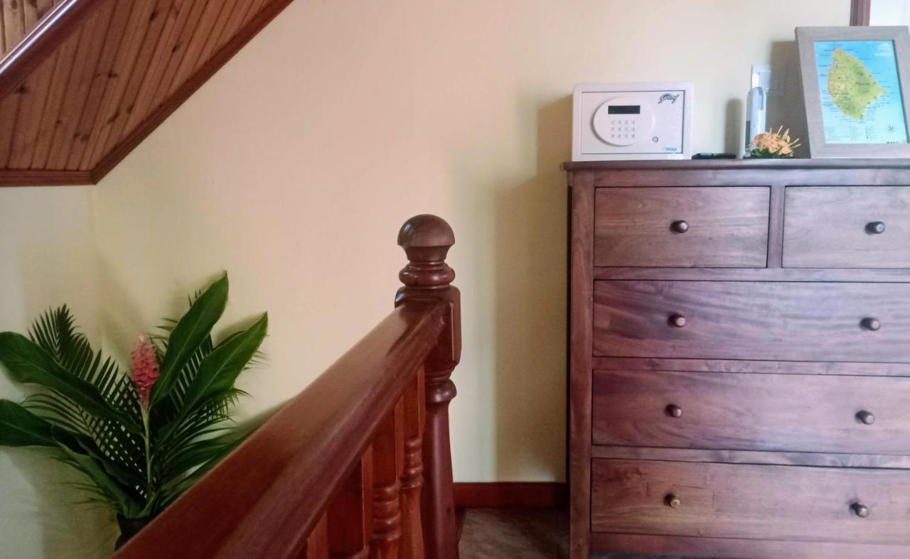 Badamier Self-Catering Lägenhet La Digue Exteriör bild