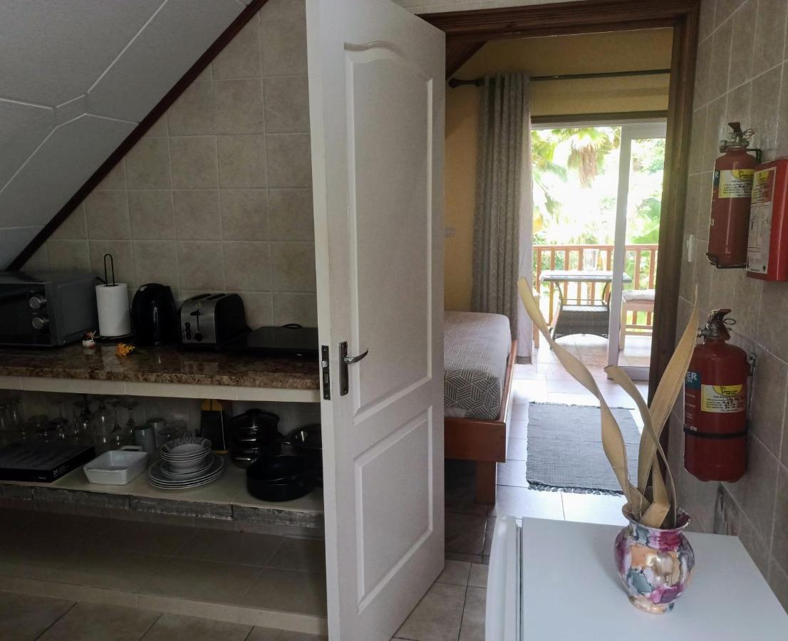 Badamier Self-Catering Lägenhet La Digue Exteriör bild