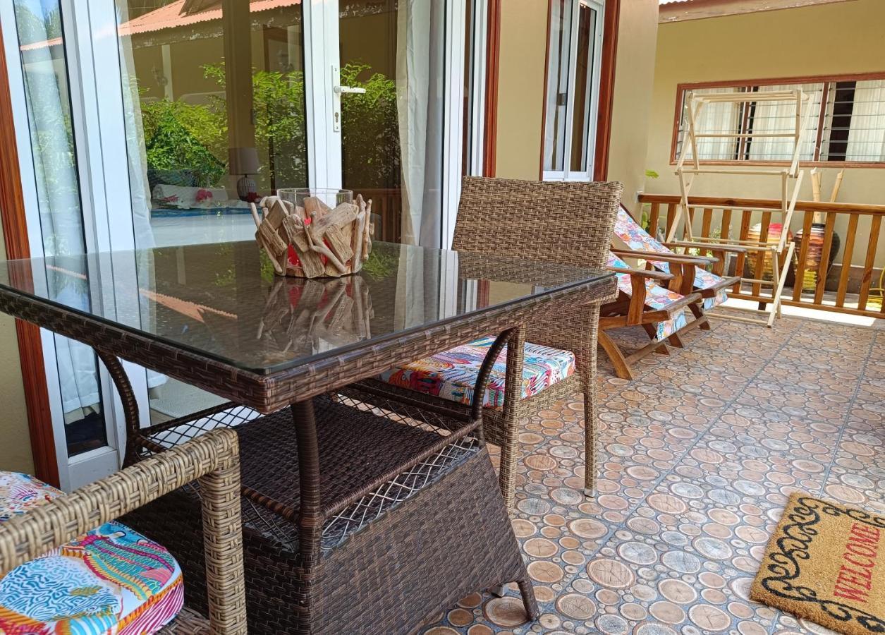 Badamier Self-Catering Lägenhet La Digue Exteriör bild